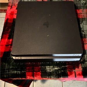 Sony PS4 Slim Console - Classic Black